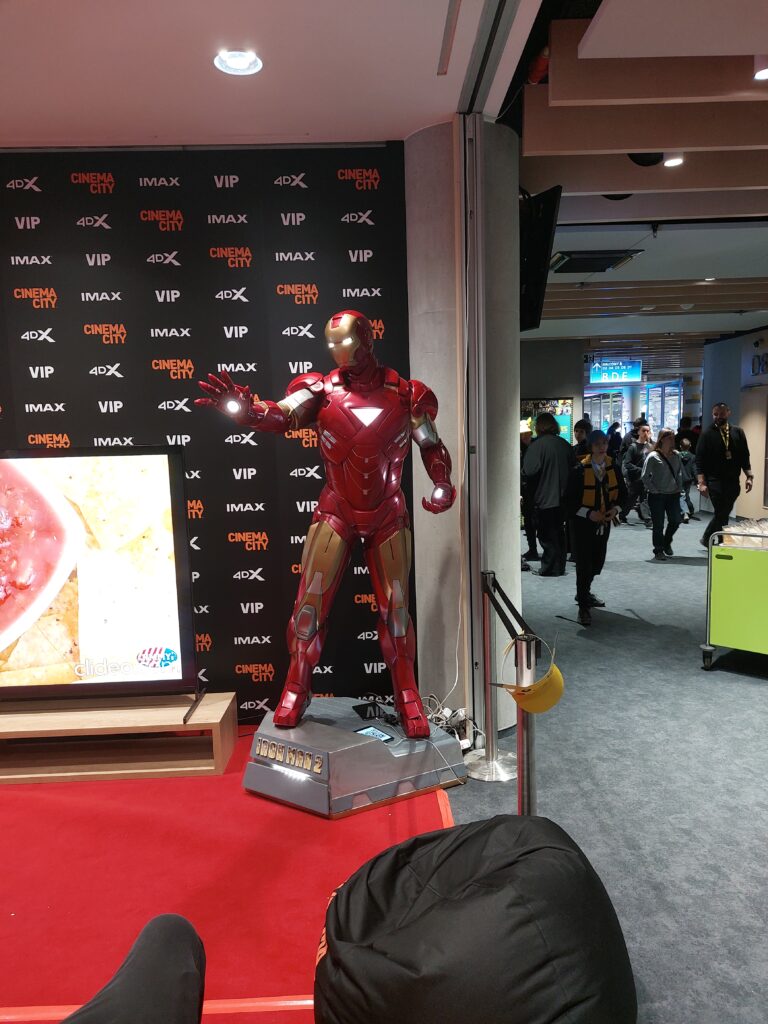 Comic-Con Prague - každý si chce plácnout s Iron-Manem