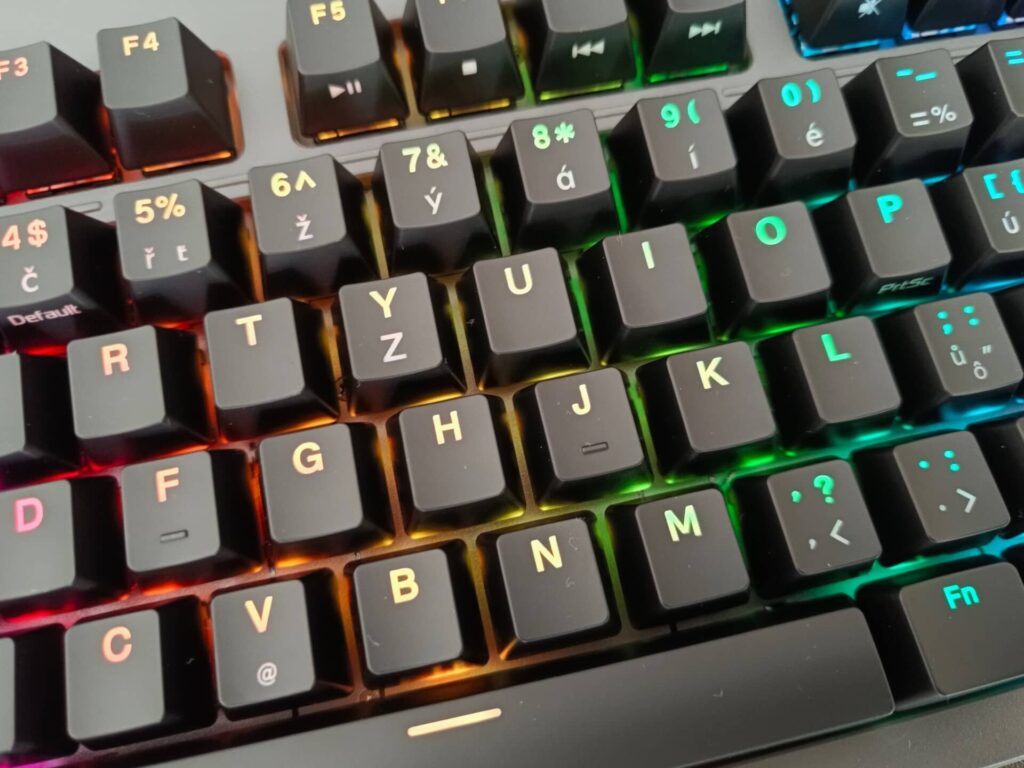 ASUS TUF Gaming K3 Gen II - podsvícené klávesy